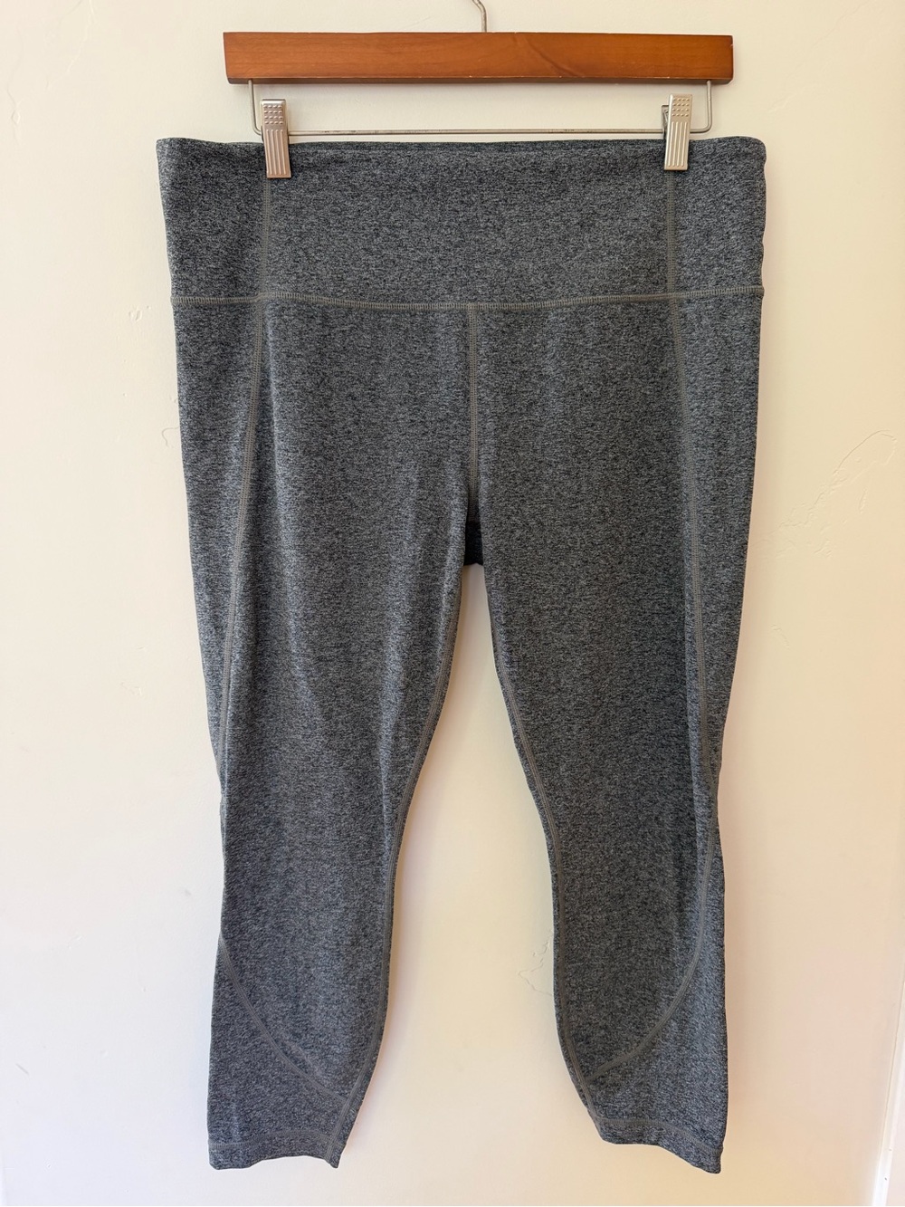 Athleta Gray Active Capri Leggings - Comfortable Performance Bottoms